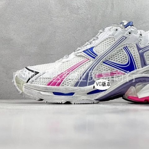 Runner 7 Distressed Chunky Sne