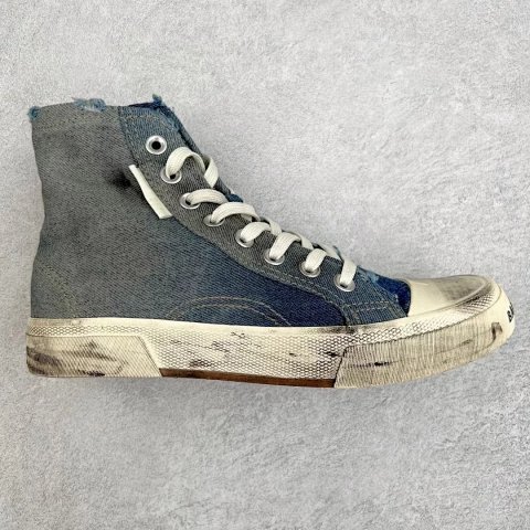 Distressed Low-Top Canvas Snea