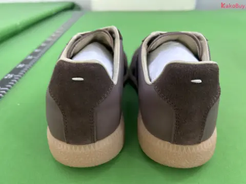 Replica Low-Top Sneakers -3