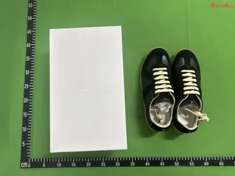 Replica Low-Top Sneakers -2