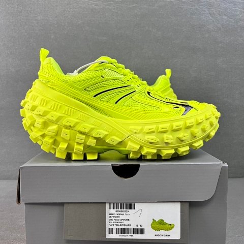 Defender Tire Sneakers Collect