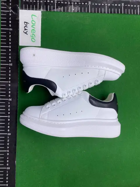 Smooth Calfskin Low-Top Sneake