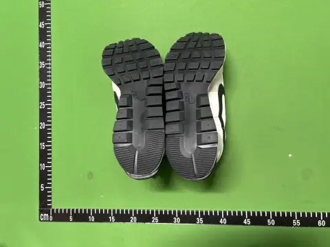 Sacai VaporWaffle Sneakers Collection -3