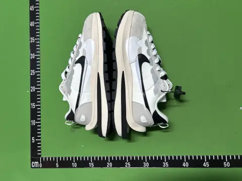 Sacai VaporWaffle Sneakers Collection -2