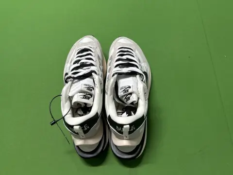 Sacai VaporWaffle Sneakers Collection -6