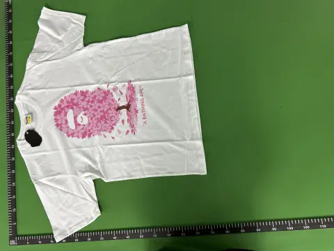 Reflective V Graphic T-Shirt -3
