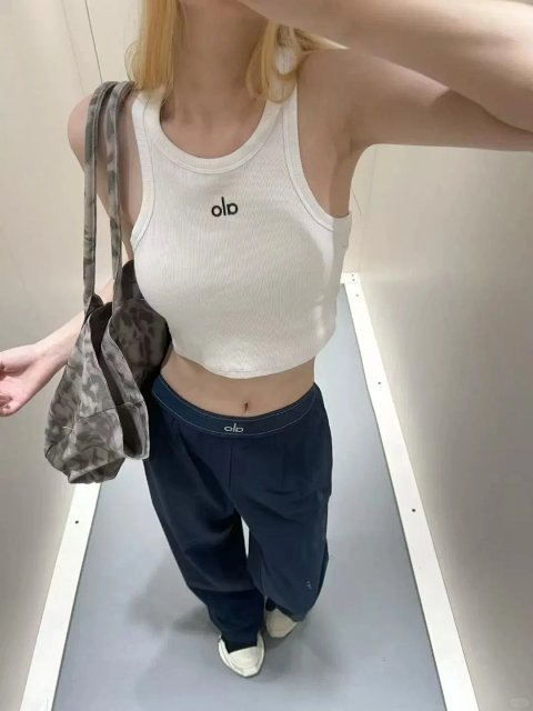 Ribbed Cropped Tank Top