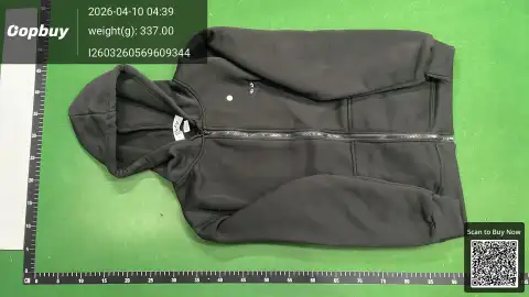 Comme des Garcons Play Heart Logo Hoodie -4