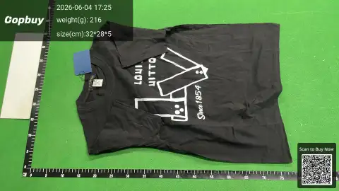 Louis Vuitton Graphic White T-Shirt -2