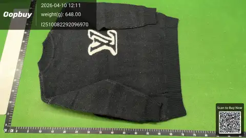 Artistic Line Graphic Sweatshirt -4