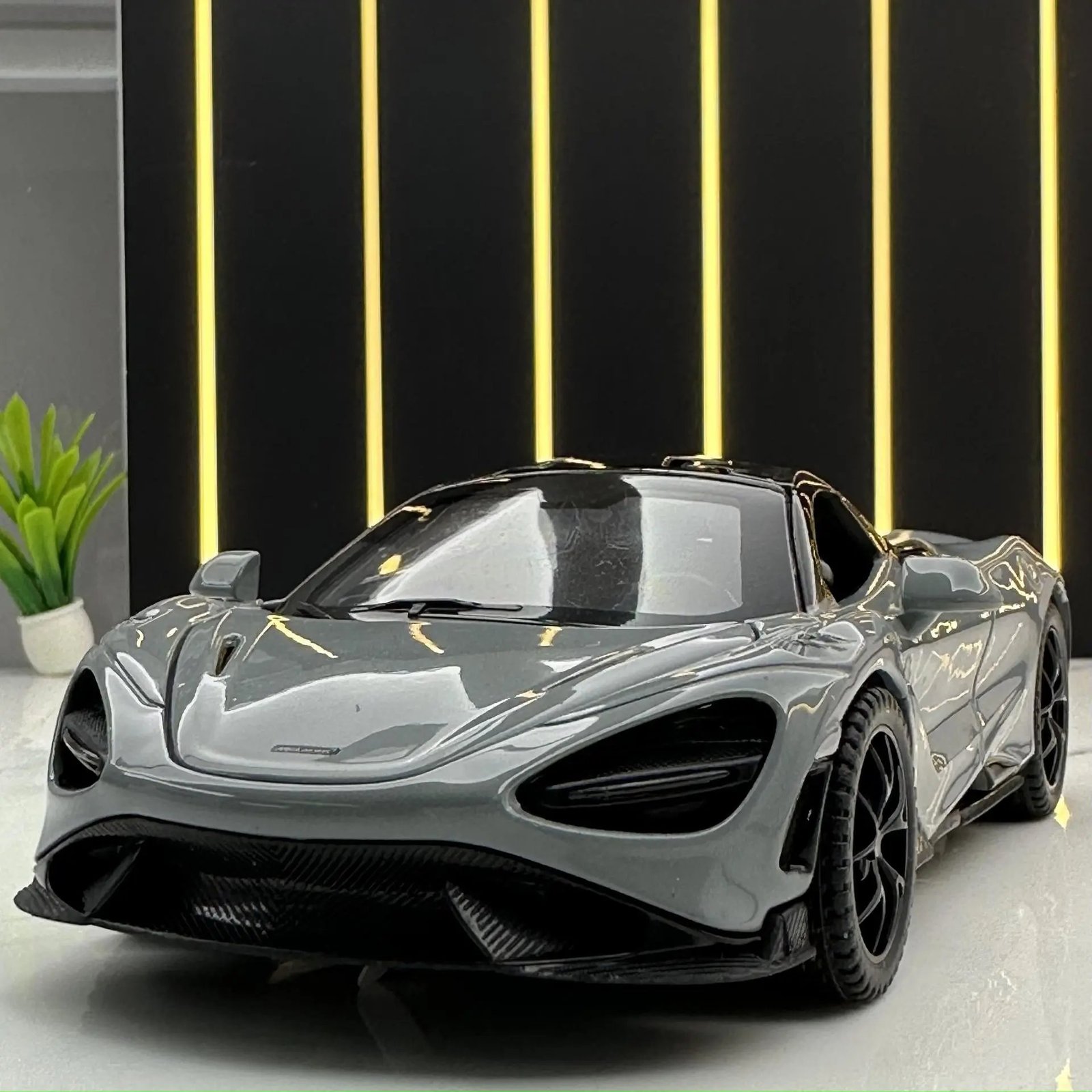 McLaren 765LT Alloy Model Car