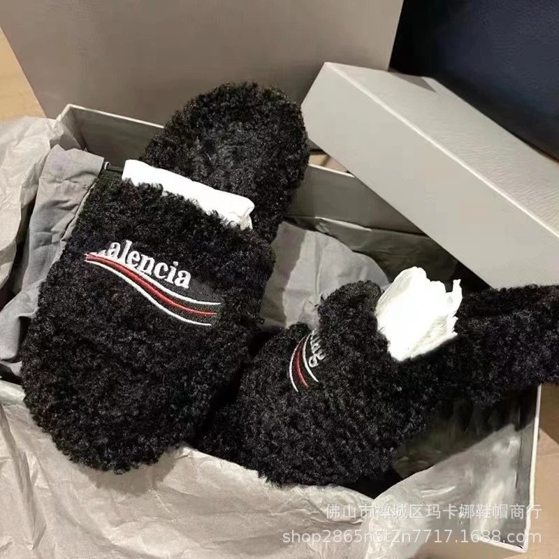 Embroidered Platform Fleece Sl