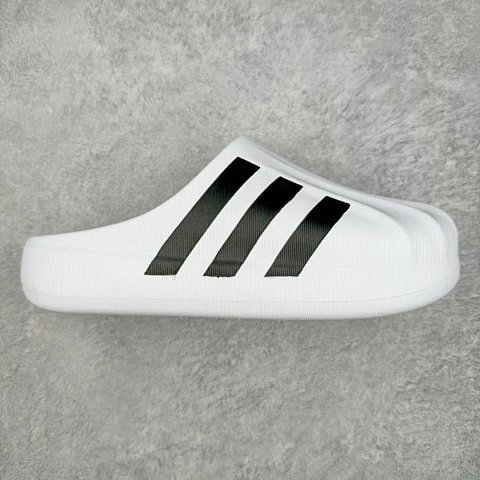 Classic Three-Stripe Slides