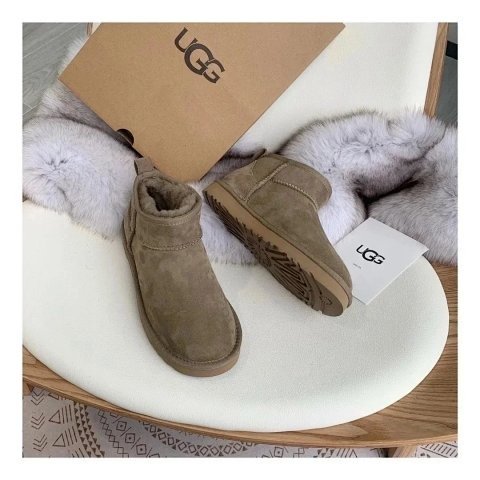 Classic Shearling Ankle Boot C