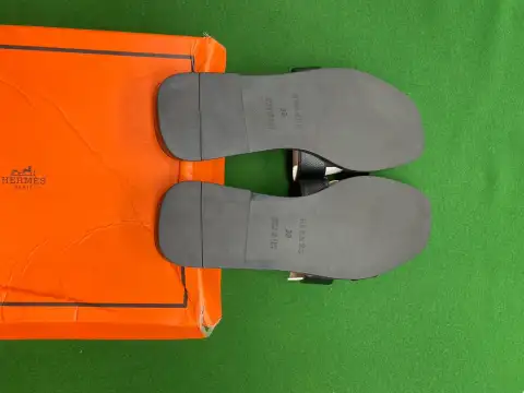 Minimalist Leather Sandals -5
