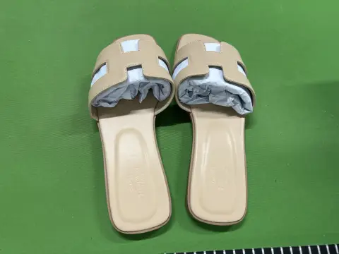 Minimalist Leather Sandals -4
