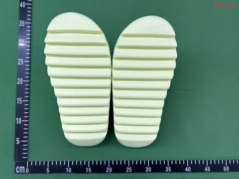 Unisex First-Generation Slides -3