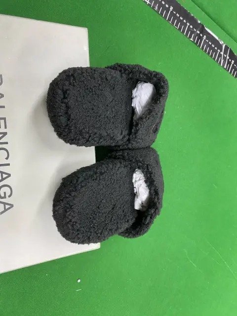 Embroidered Furry Winter Slides -2