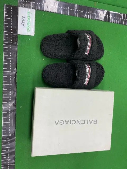 Embroidered Furry Winter Slides -4