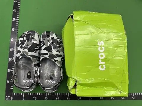 Collaborative Non-Slip Beach Clogs -2