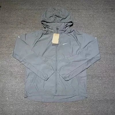 Lightweight Hooded Training Ja
