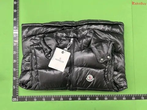 Detachable-Hood Padded Vest -3