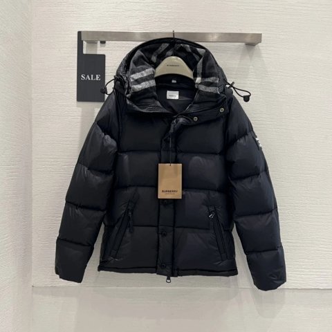 Detachable-Sleeve Down Jacket