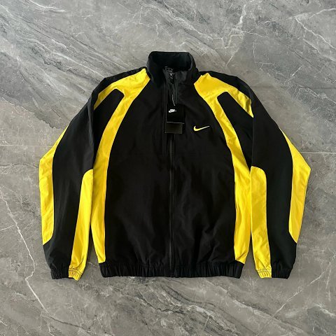 Black and Yellow Sports Windbr