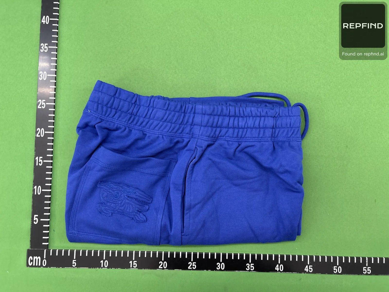 Classic BB Knee-Length Shorts with Back Pocket Appliqué -4