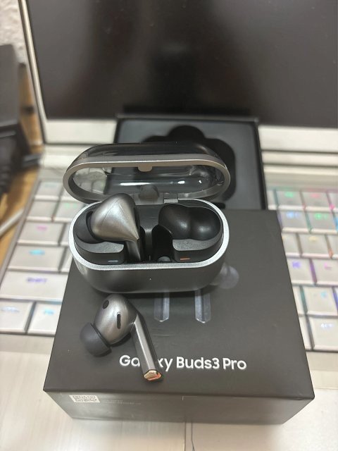New Fourth-Generation Earbuds