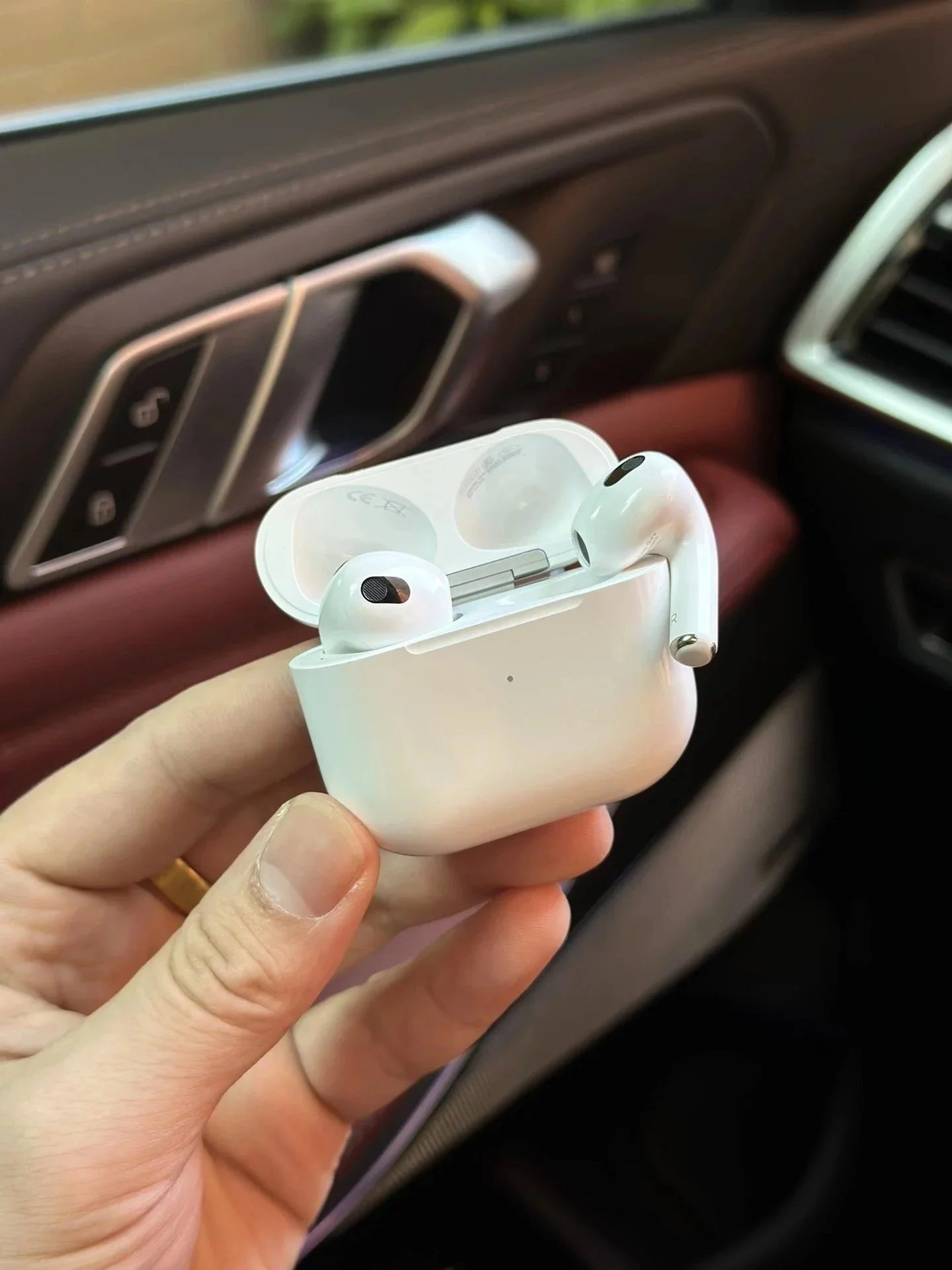 Stylish and portable headphone