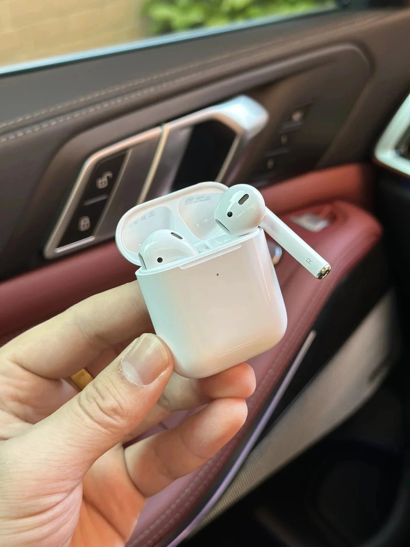 Stylish and portable headphones -2