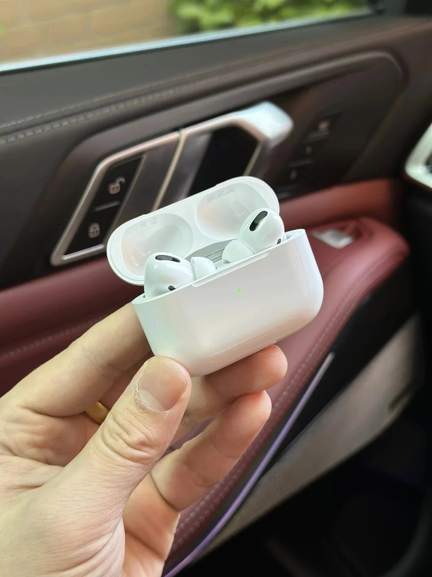 Stylish and portable headphones -6