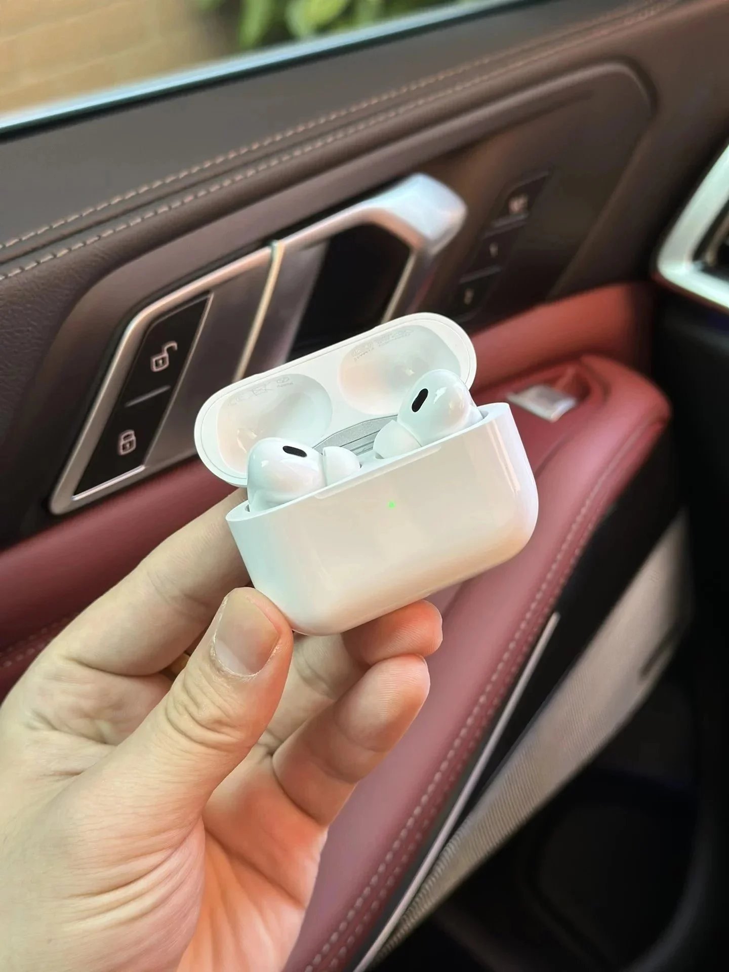 Stylish and portable headphones -5