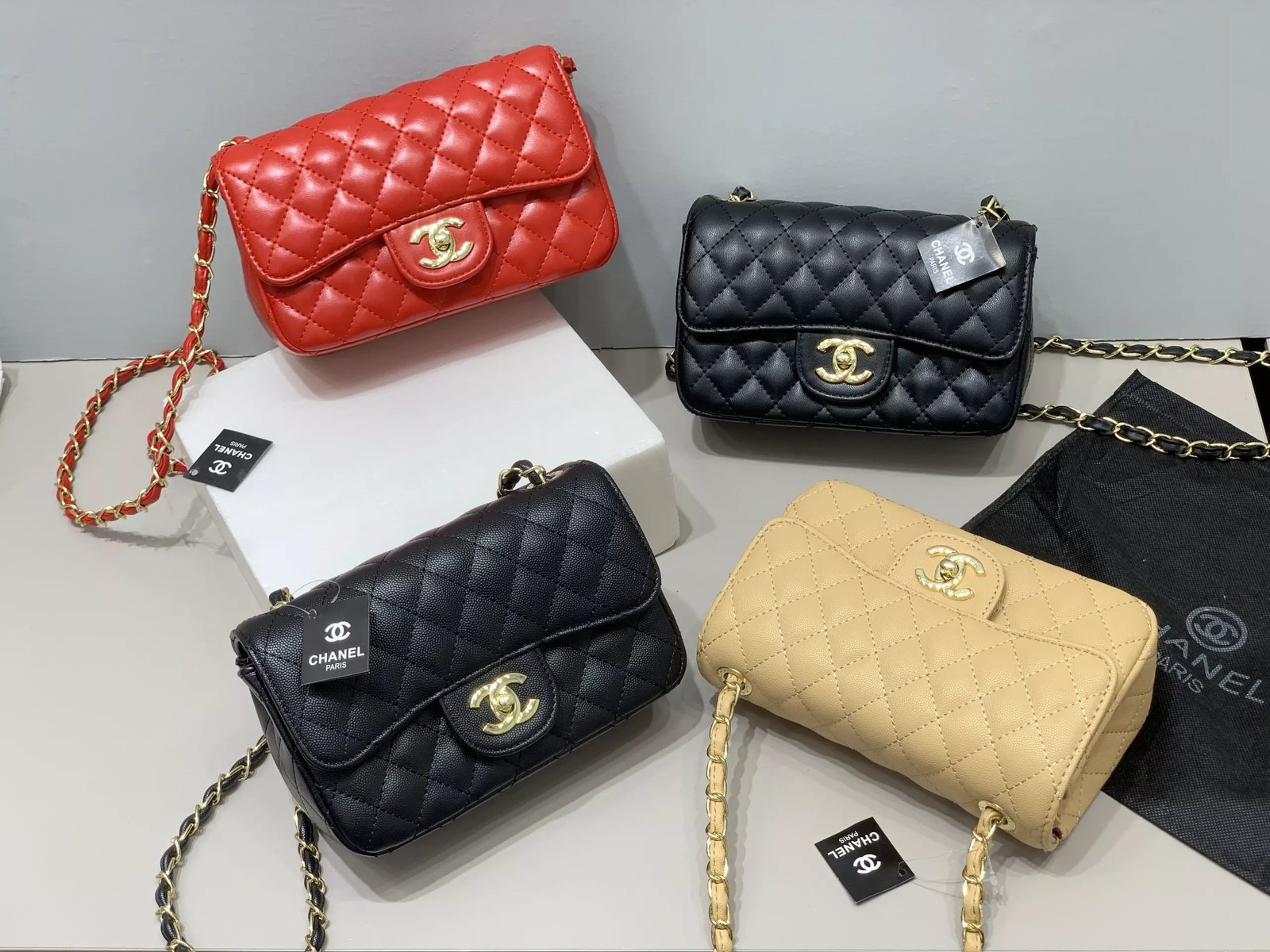 Quilted Chain Shoulder Bag 111