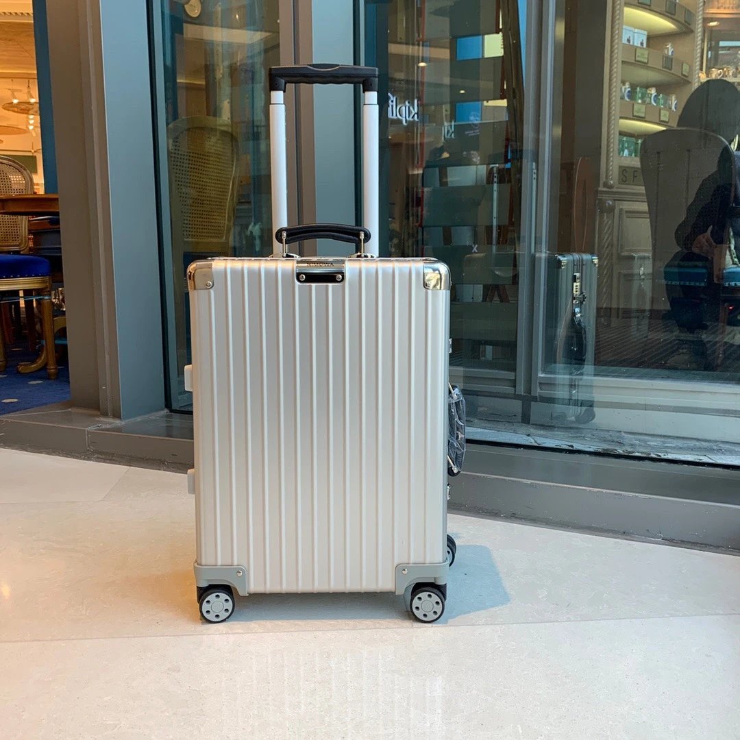 Ribbed Hard Shell Carry-On Sui