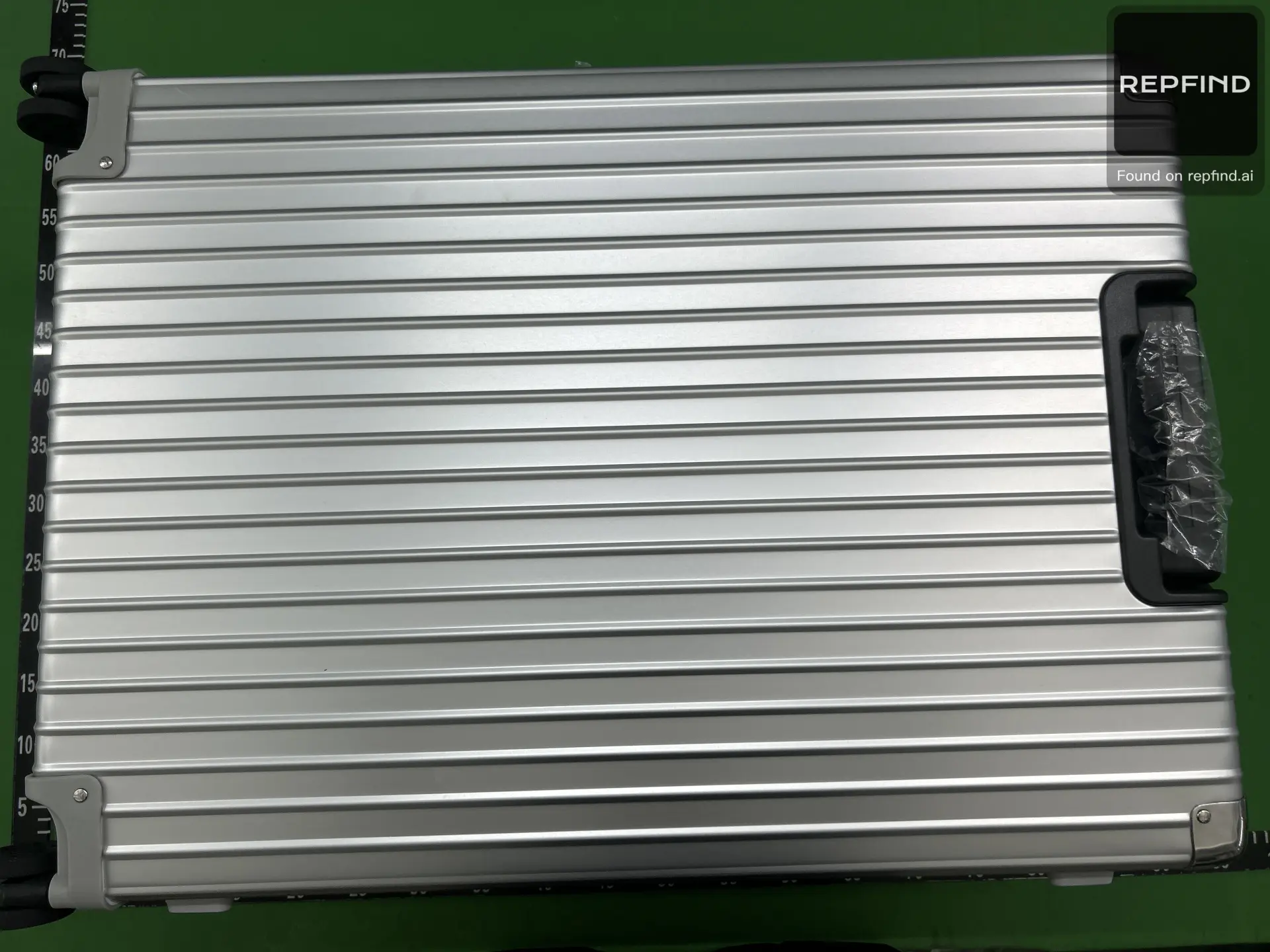 Ribbed Hard Shell Carry-On Suitcase -2