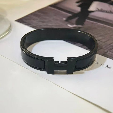 H Clasp Bangle 19 cm