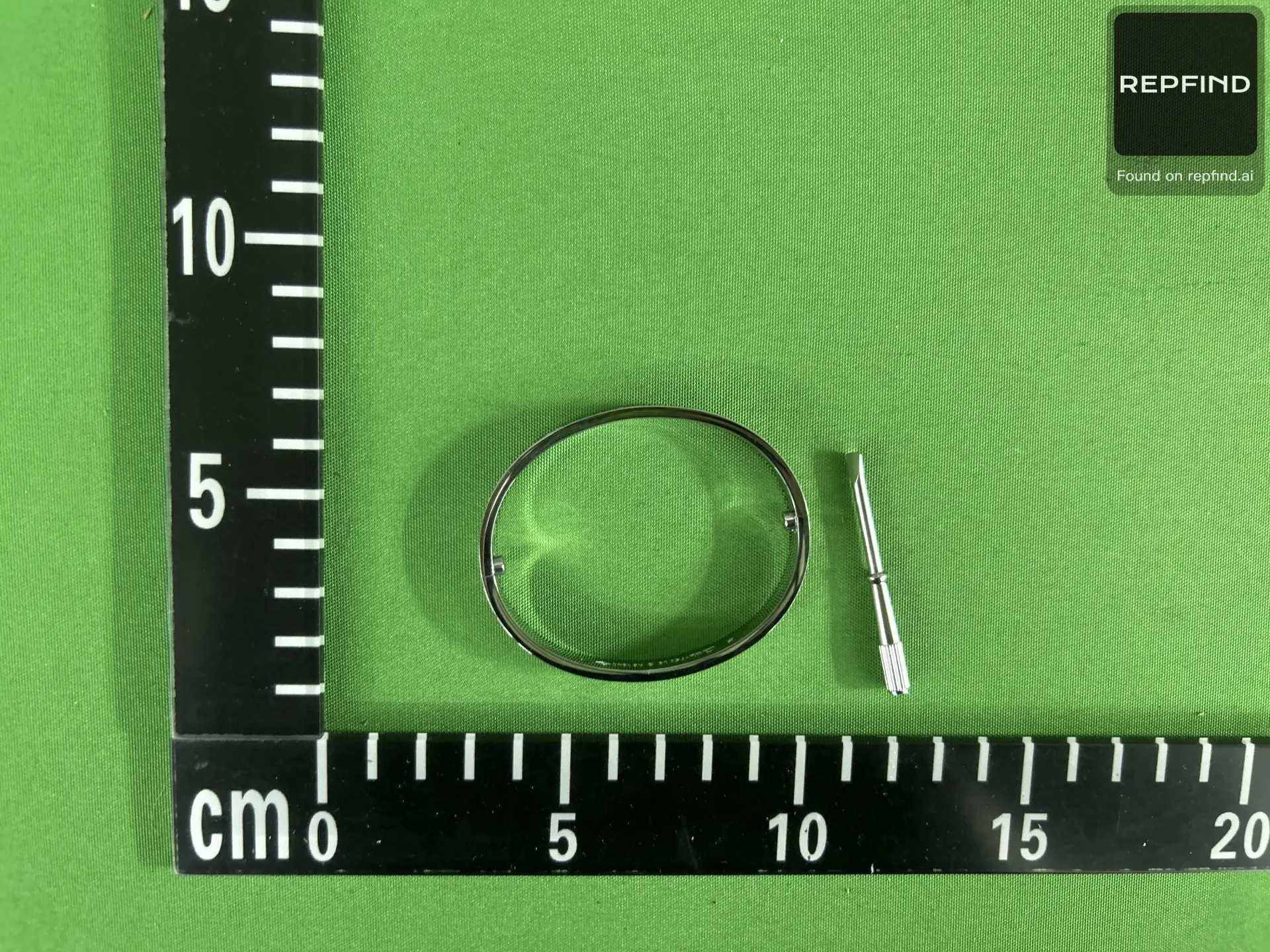 Slim Screw Motif Bangle -2