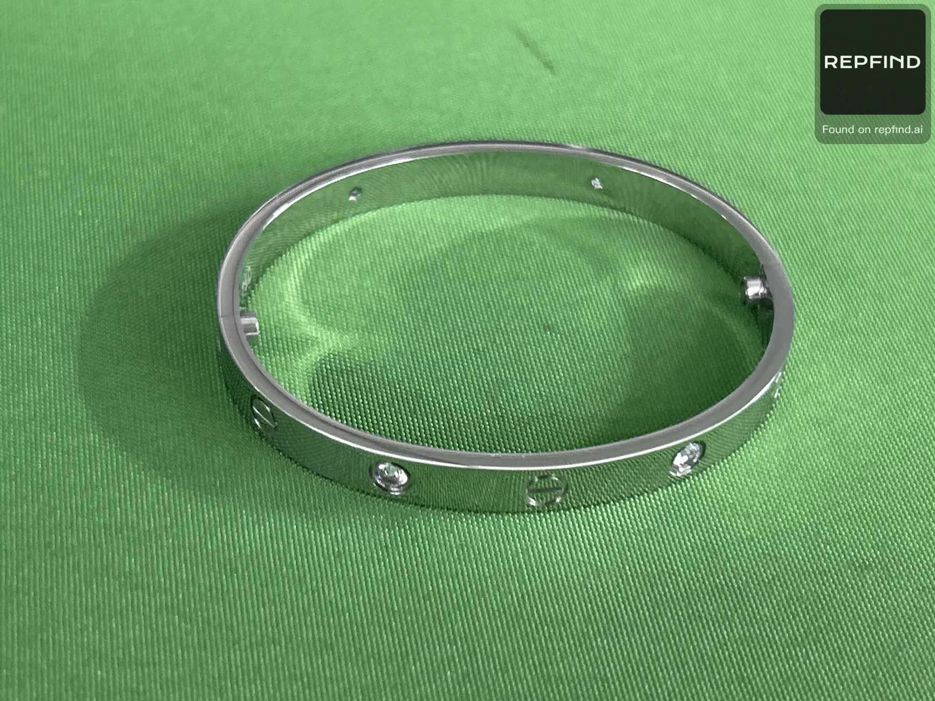 Slim Screw Motif Bangle -4