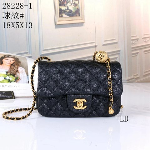 Quilted Chain Shoulder Bag 282