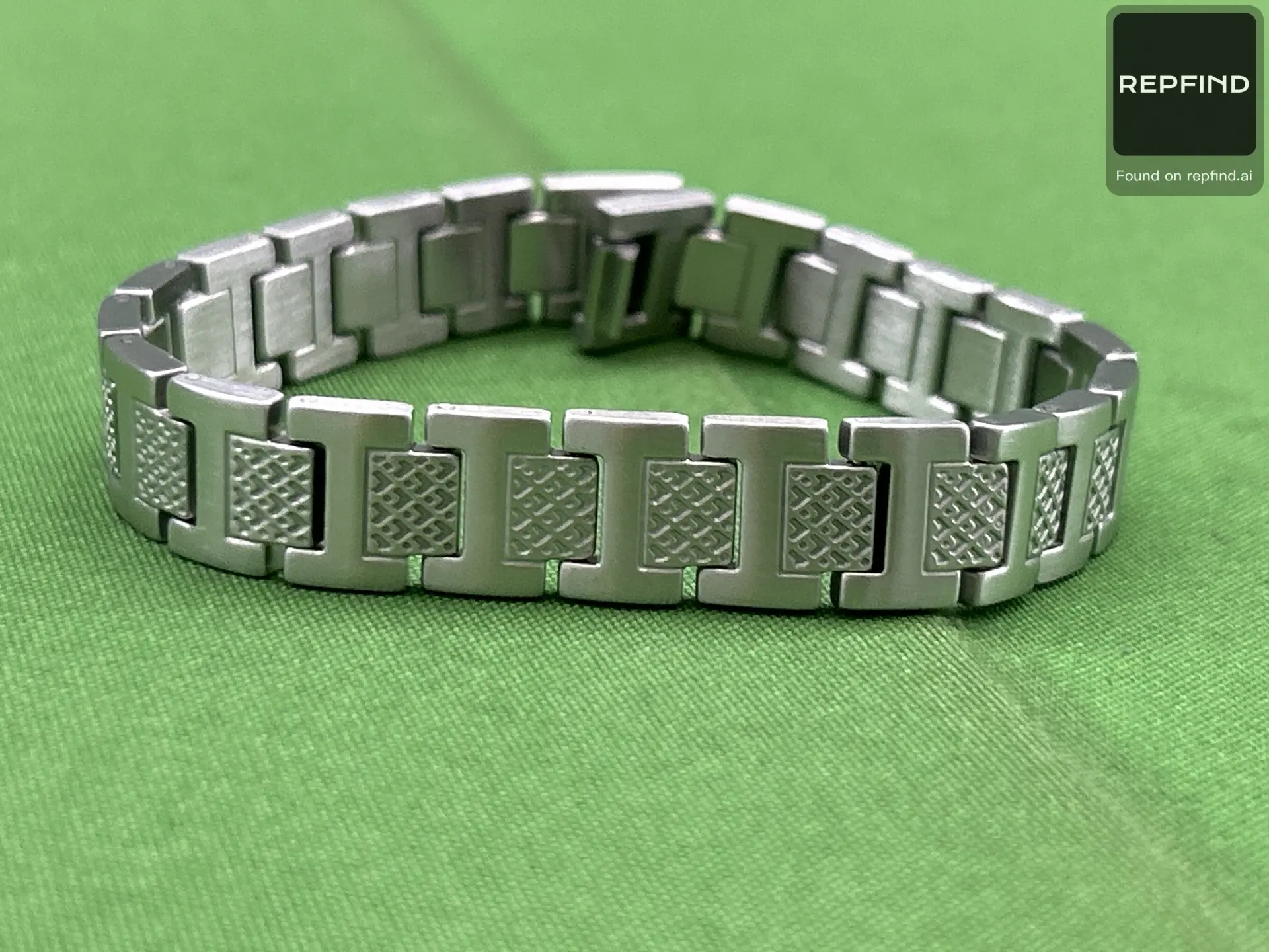 Crocodile Detail Link Bracelet -2