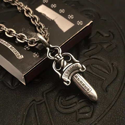 Double-Sided Dagger Pendant Ne