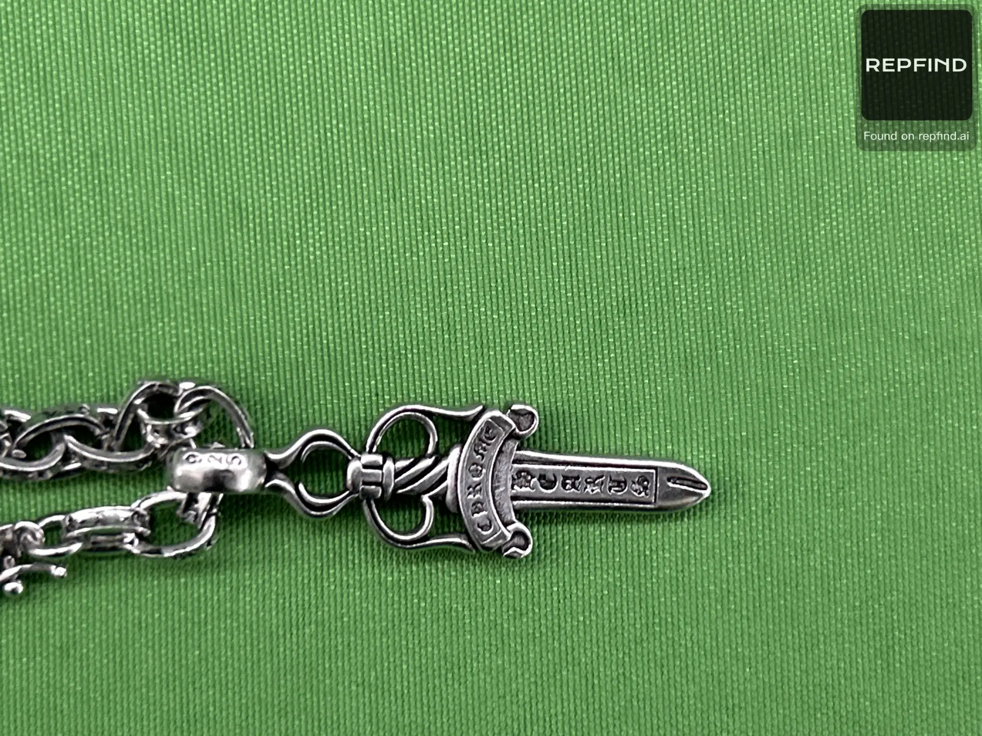 Double-Sided Dagger Pendant Necklace -6