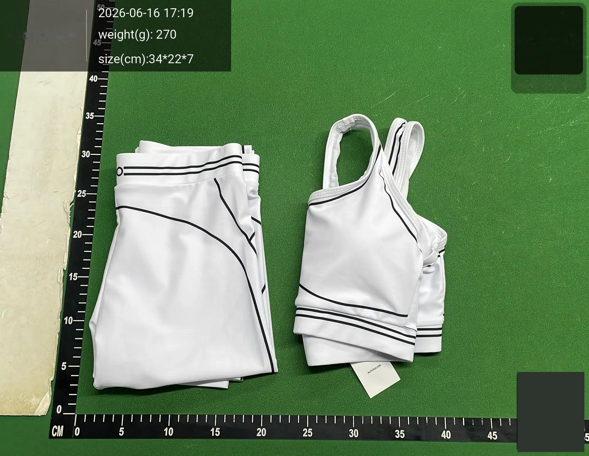 Contrast-Trim Sports Bra and Leggings Set -6
