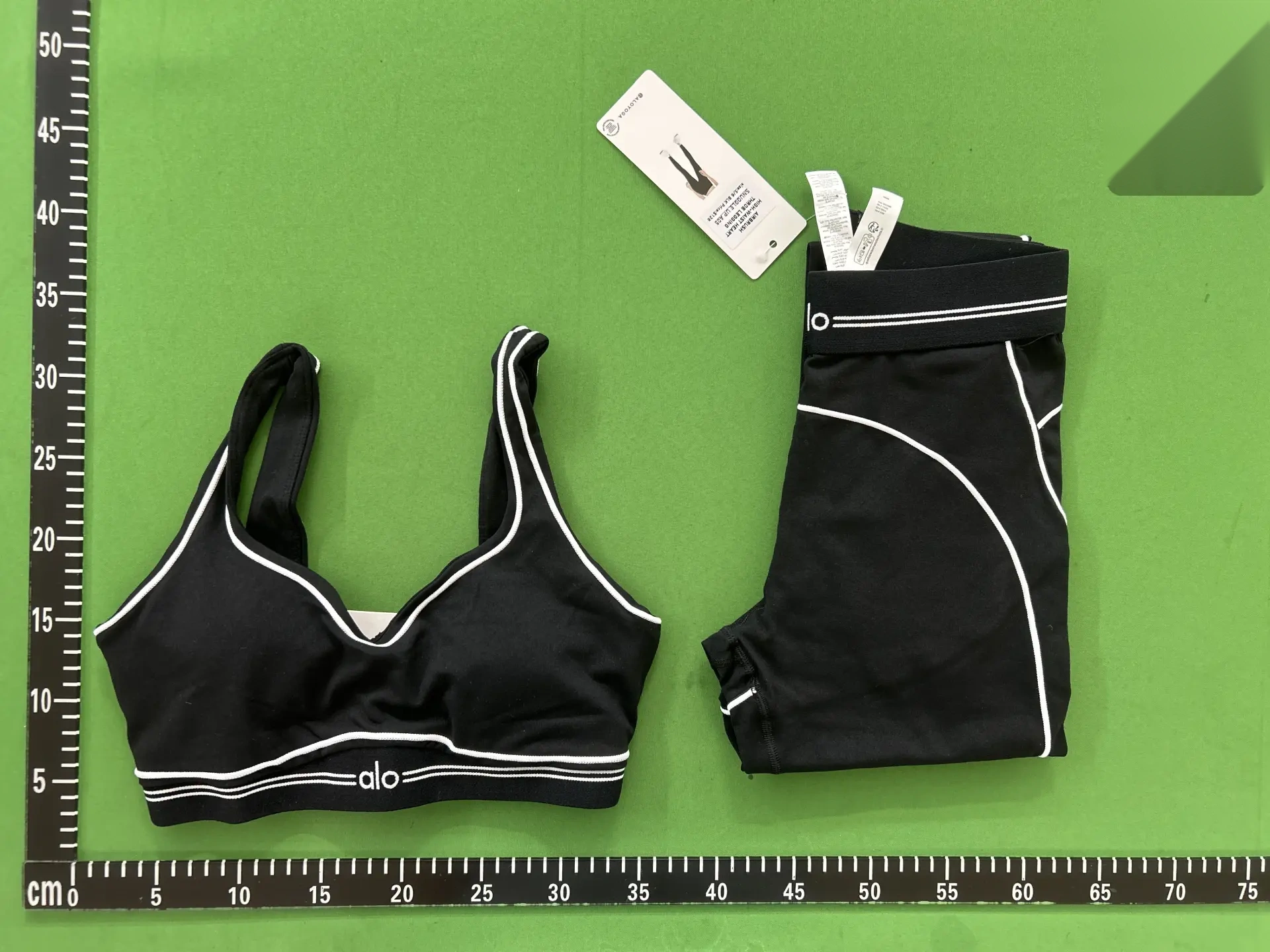 Contrast-Trim Sports Bra and Leggings Set -3