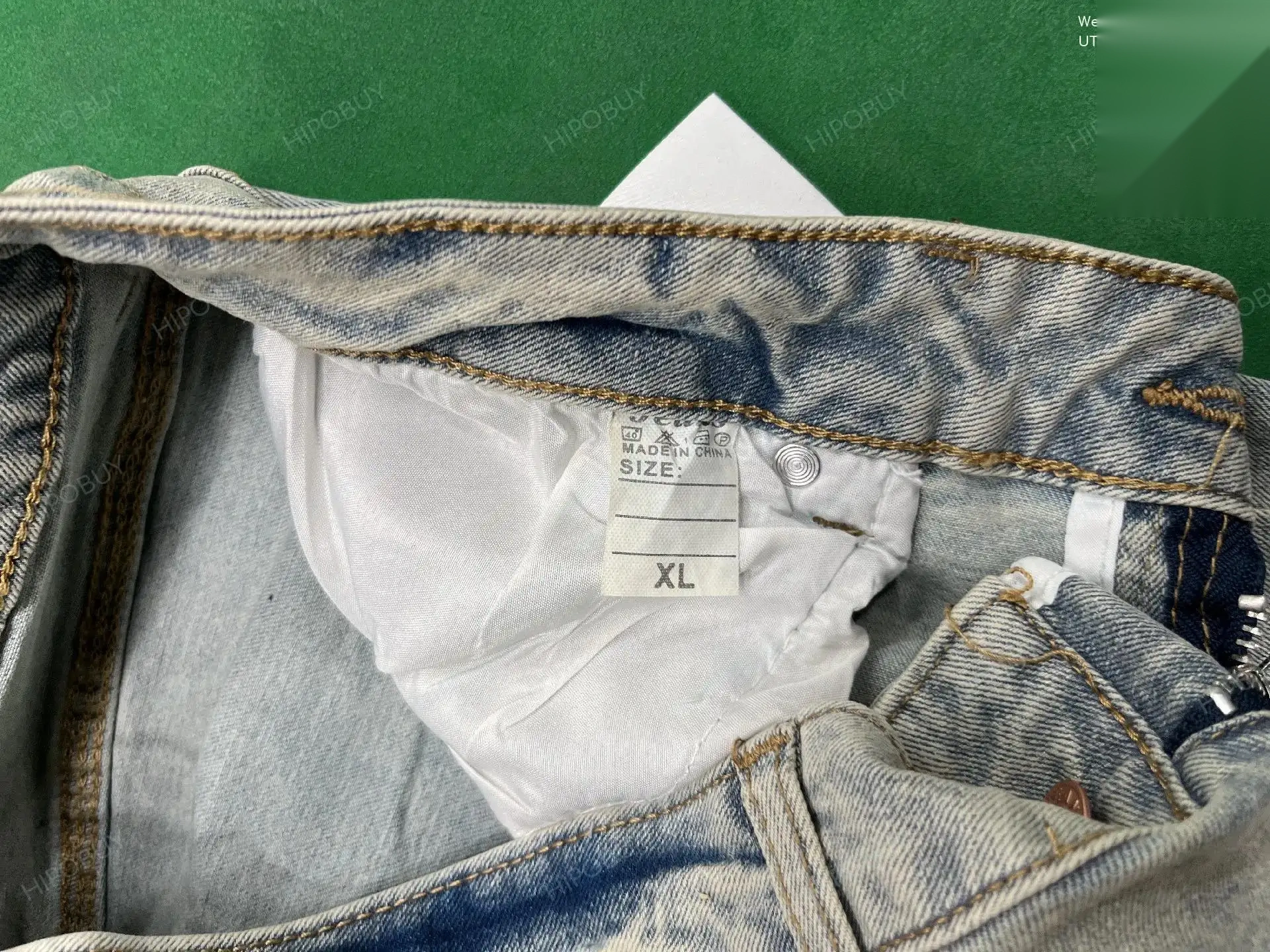 Embroidered Distressed Jeans -3