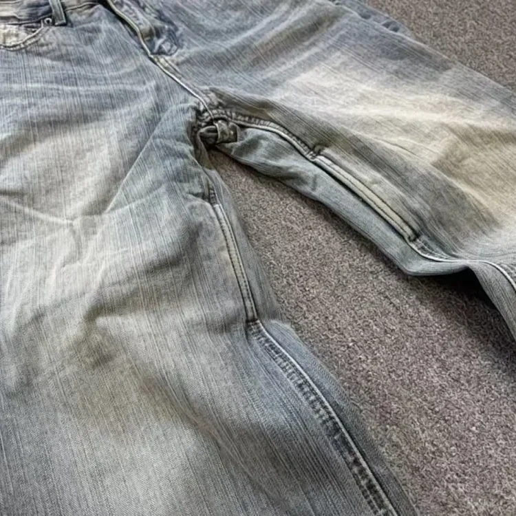 Washed Wide-Leg Jeans -4
