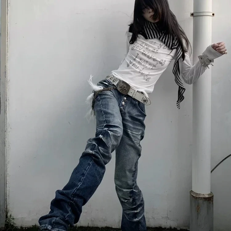 Washed Curved-Leg Jeans -4
