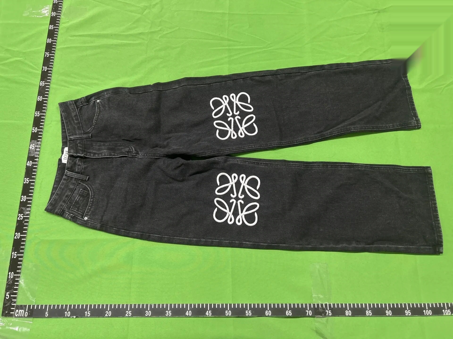 Embroidered Wide-Leg Jeans -5